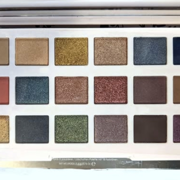 Iconic London Makeup Set - Picture 6 of 11